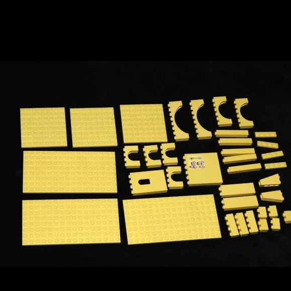 Lego bulk lot - bright yellow? columns, arches, panel, 8x16 plates, 8x8 [37 pcs] - Picture 2 of 3